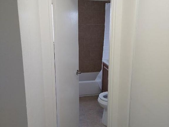 5th image of 6565 Balboa Ave Unit D