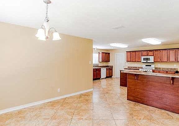 4th image of 5230 Mossberg Dr E