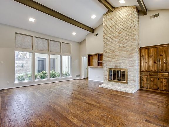 3rd image of 3337 Overland Dr