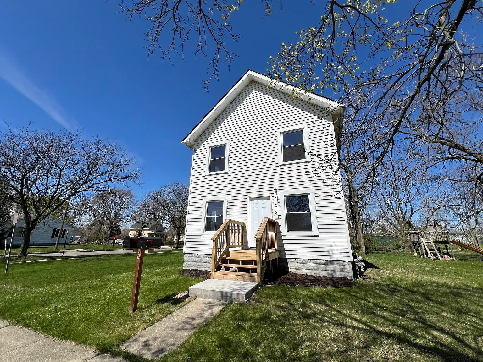 2 bed, 750 sqft, $1,000 — Photo 1