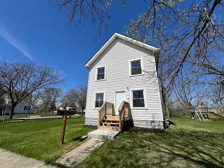 230 Almyra Ave #UP — Photo 1