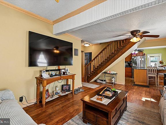 4th image of 807 205th St