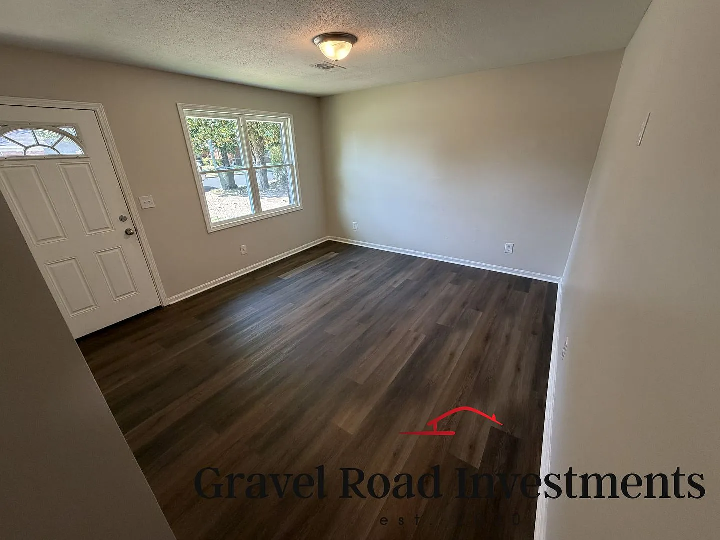 Beautifully Remodeled 4 Bedroom, 2 Bathroom Home for Rent — Photo 2