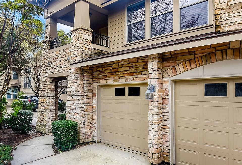 This home, located on a quiet circle street, has an upstairs patio for relaxing and entertaining. Lots of recent updates inside!