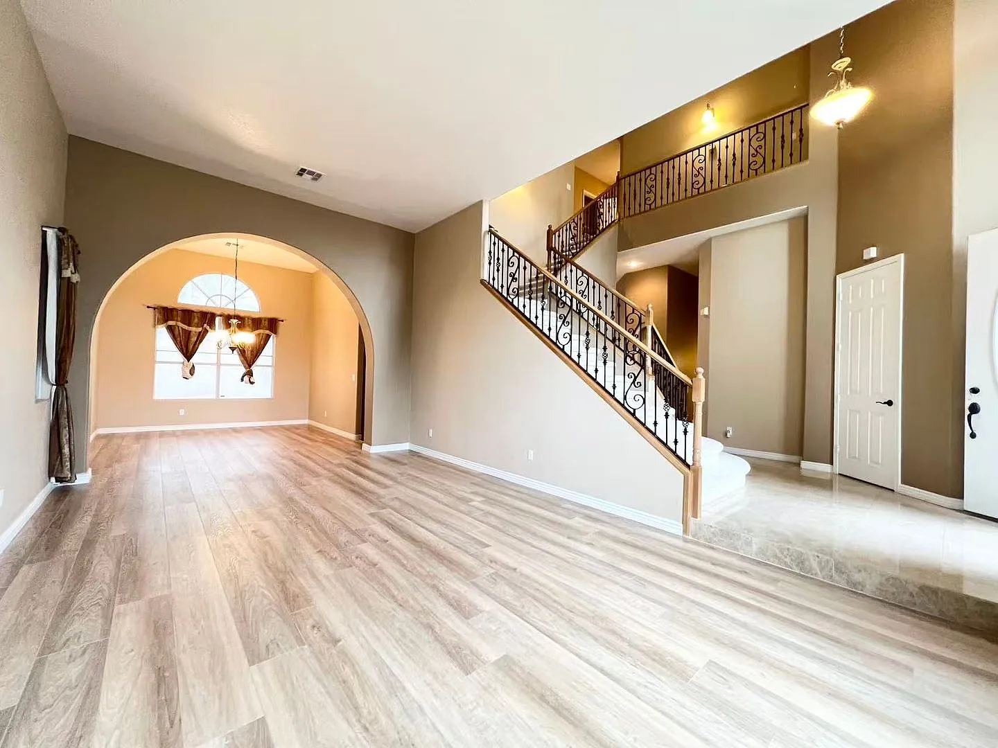 2105 Eaglepath Cir — Photo 3