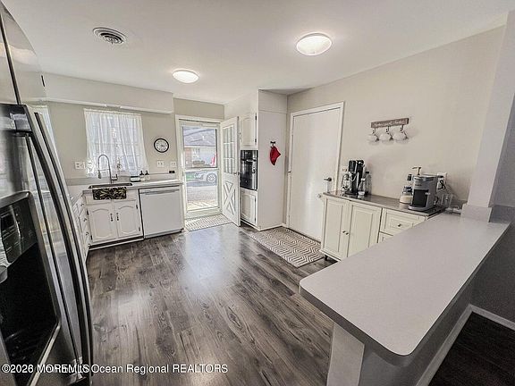 4th image of 27 Cambridge Cir #C