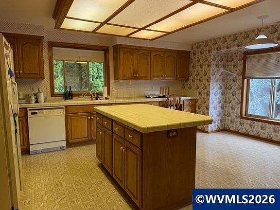 4th image of 1344 Regency Dr