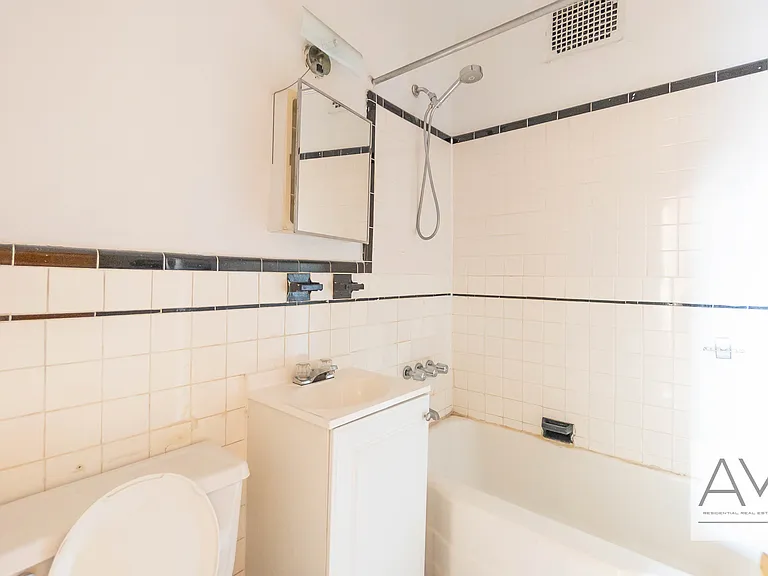 71 Underhill Ave #3A — Photo 5