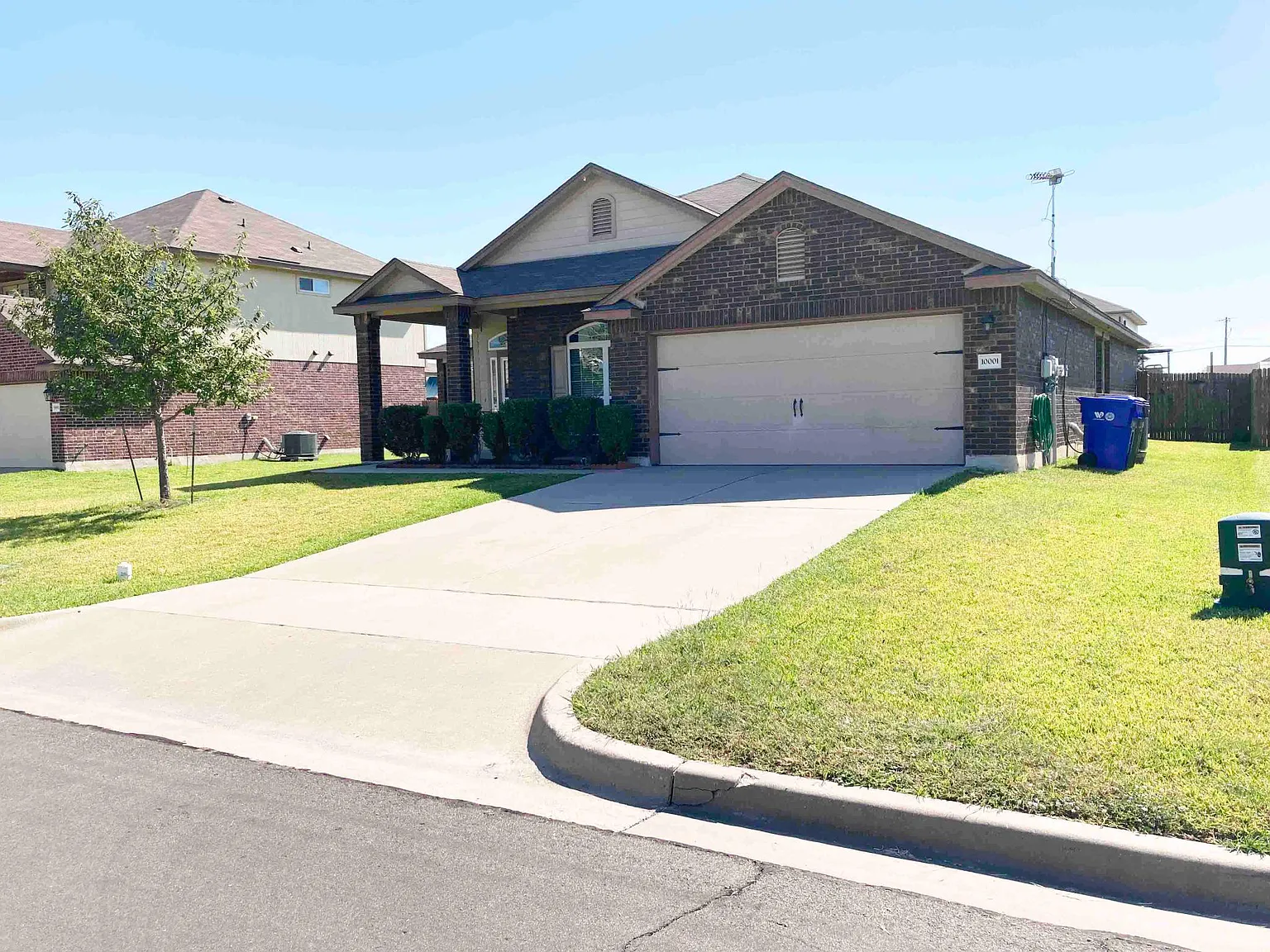 3 bed, 2082 sqft, $2,125 — Photo 1