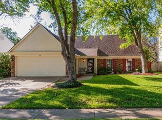 112 Wooddale Dr, Euless, TX 76039