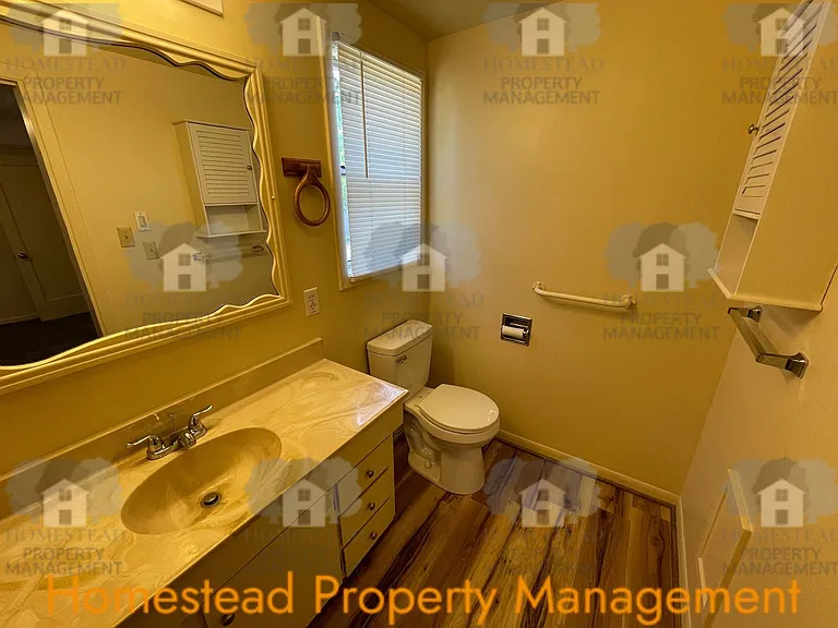 287 SE Ash St — Photo 17