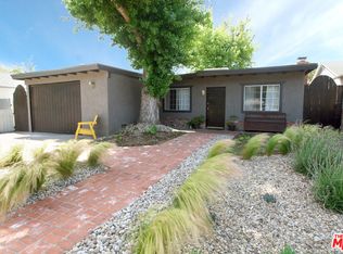 22626 Clarendon St, Woodland Hills, CA 91367