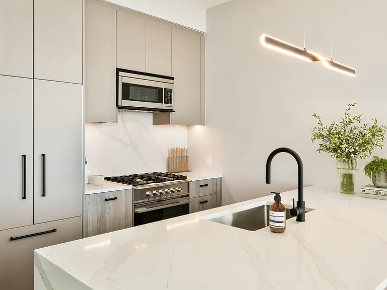 2315 44th Dr #Penthouse 3A — Photo 18
