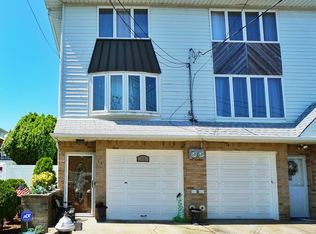 14 Peggy Ln, Staten Island, NY
