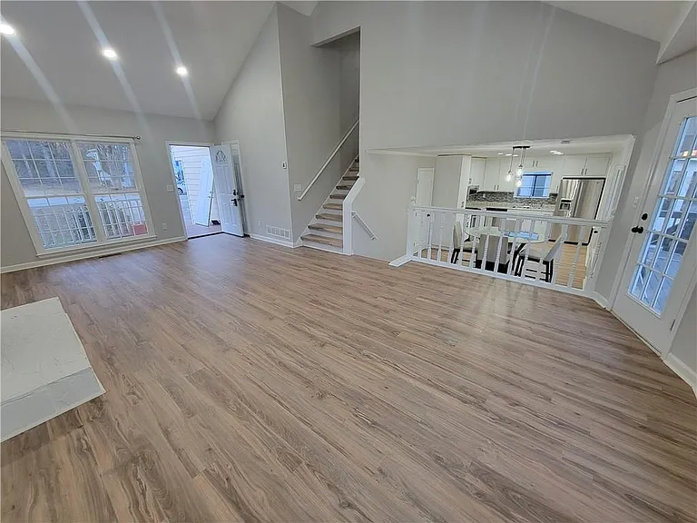 1710 McDowell Ct — Photo 3