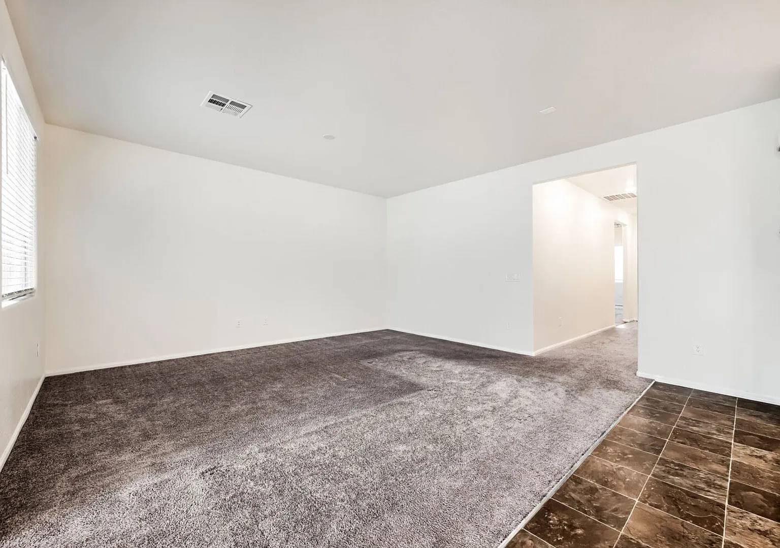 Bright & Spacious 3-Bedroom Home with Covered Patio! — Photo 4