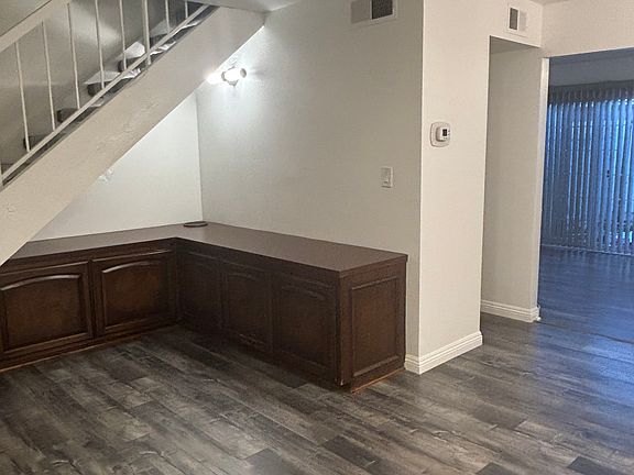 4th image of 19200 Hamlin St Unit 3