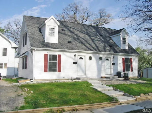 403 Oakwood St, Angola, IN 46703