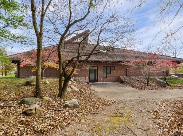 2230 Park Hills Dr, Fairborn, OH 45324