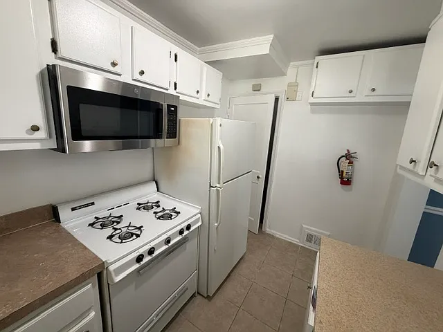 639 Emerson St NE — Photo 12