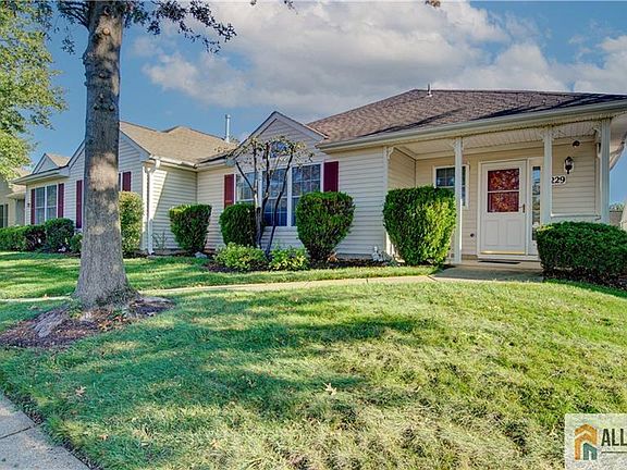 3rd image of 229 N Pondview Blvd