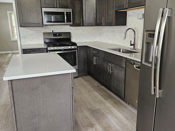 3rd image of 1436 E Cambourne St