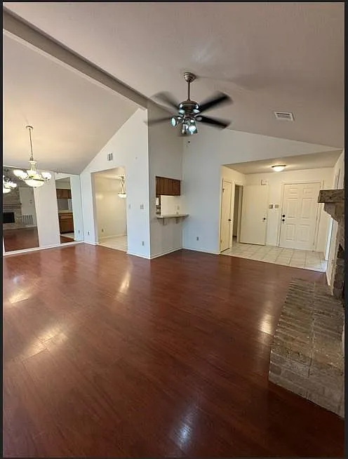 3 bed, 2.0 bath, 1485 sqft, $1,875 — Photo 3