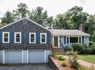 18 Bishops Ln, Lynnfield, MA 01940