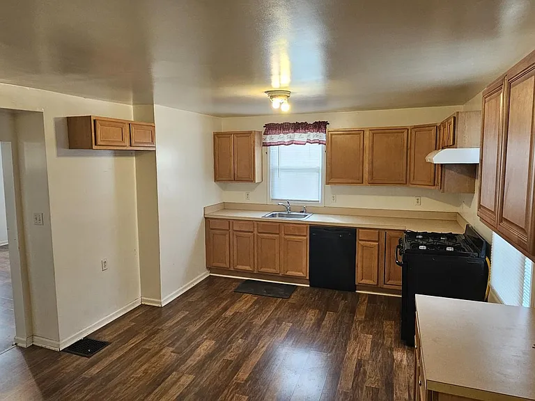 402 W Green St — Photo 12