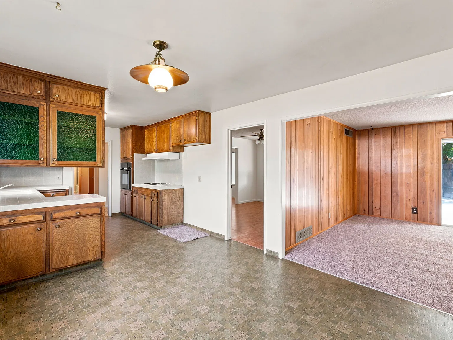 4 bed, 2.5 bath, 2188 sqft, $2,500 — Photo 2