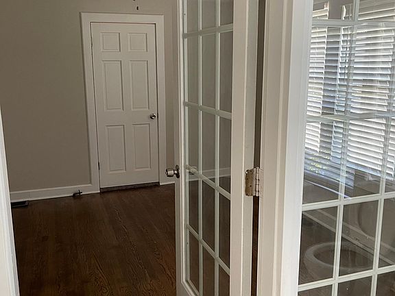 4th image of 1128 Green Street Cir