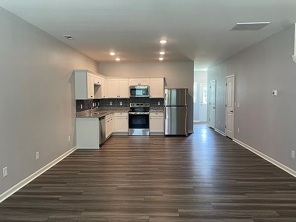 4th image of 2111 Glen Crossing Dr