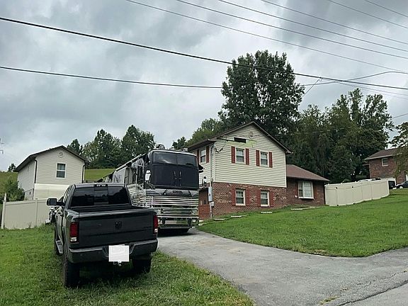 3rd image of 1306 Amber Dr