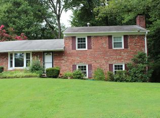 9008 Braeburn Dr, Annandale, VA 22003