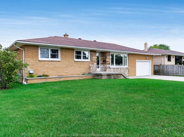40 Nicholas St, Leamington, ON N8H 3R9