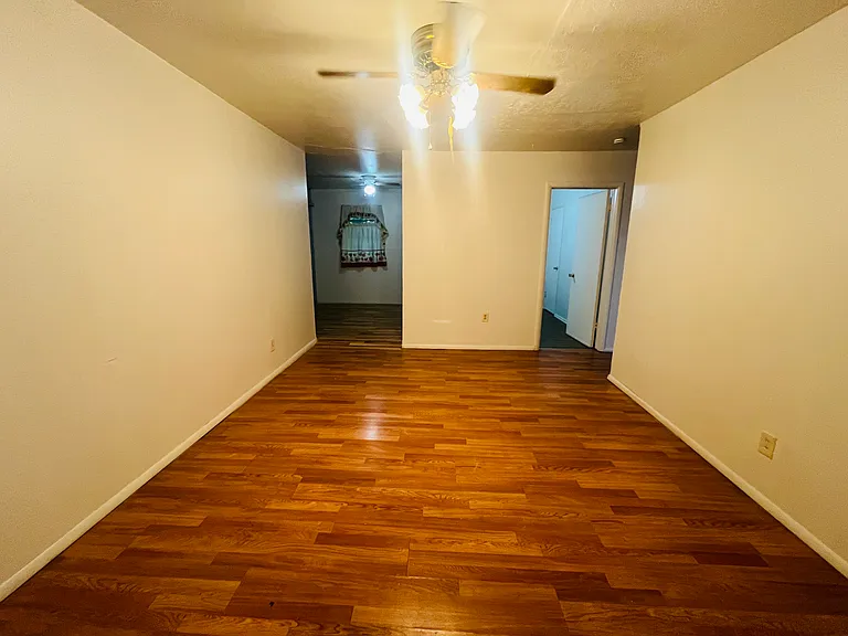 6400 S Byers Ave — Photo 4