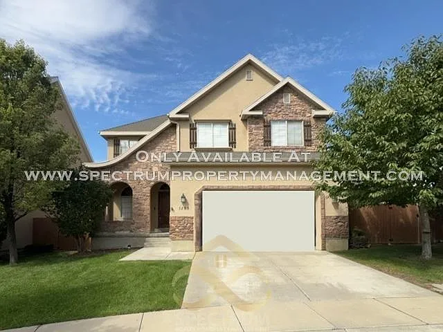 5 bed, 2.5 bath, 2912 sqft, $2,495 — Photo 1