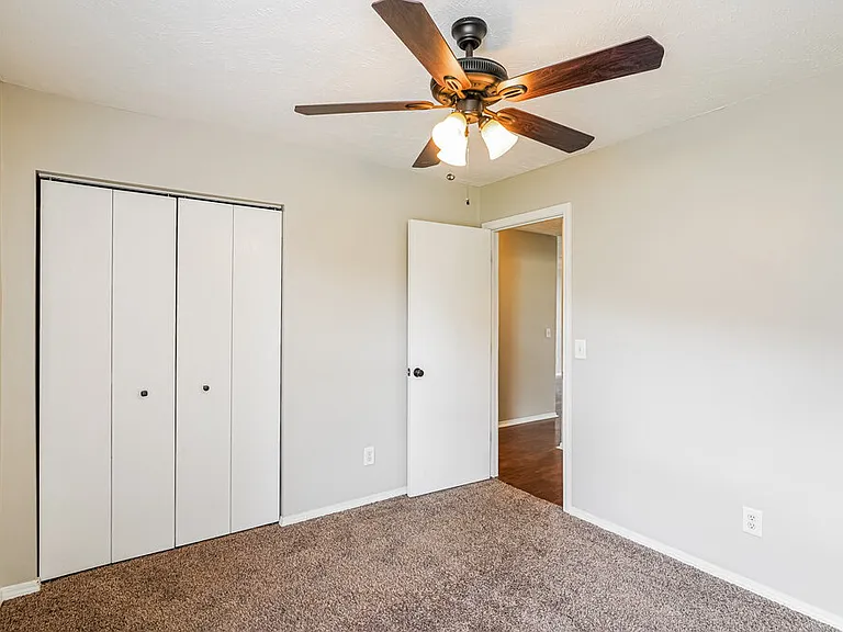 2735 Sutherland Dr — Photo 12