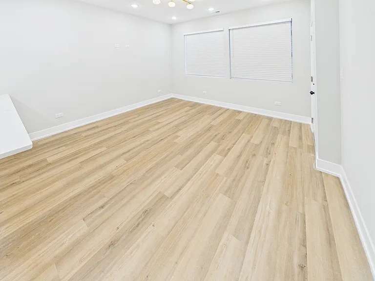 6220 S King Dr #2 — Photo 6