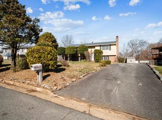 5068 Macnamara Dr, Fredericksburg, VA 22407