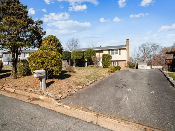 5068 Macnamara Dr, Fredericksburg, VA 22407