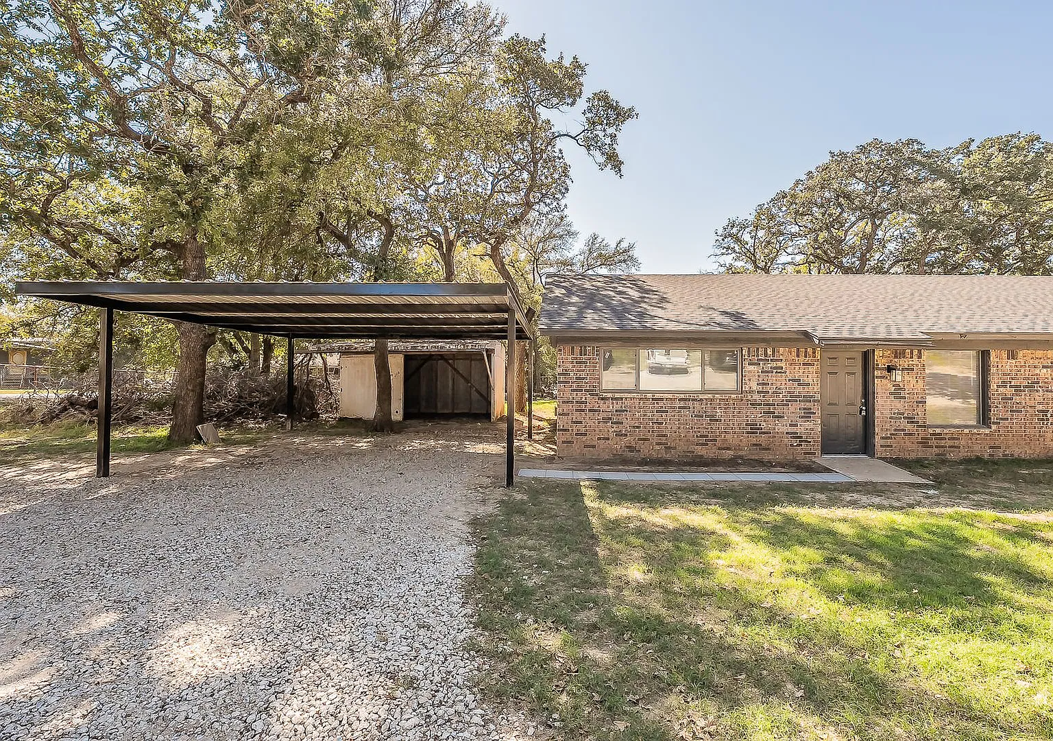 Freshly Renovated 3-Bed, 1-Bath Duplex in Reno, TX! — Photo 1