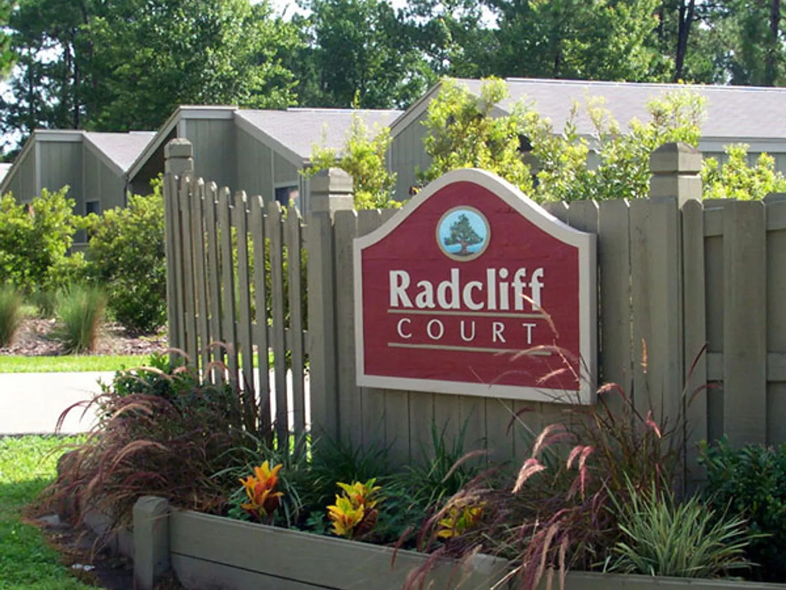 Radcliff Court Apartments — Photo 1