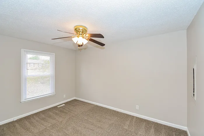 405 Lillie Belle Ln — Photo 9