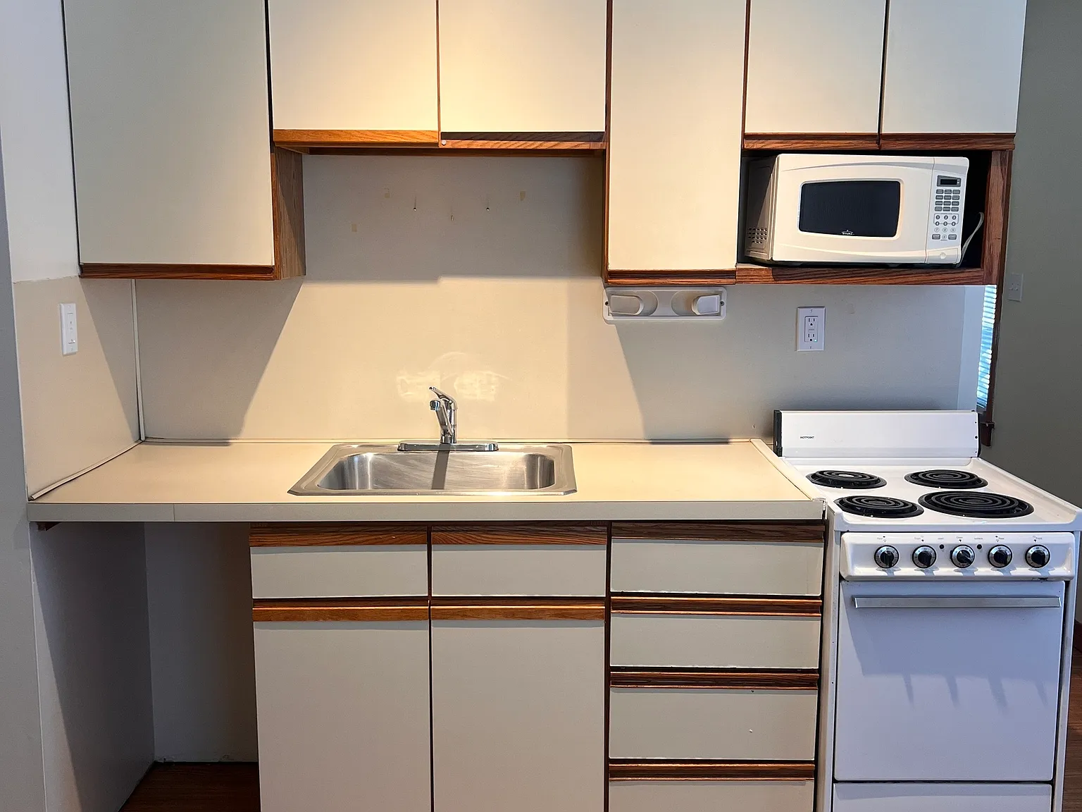 1 bed, 1.0 bath, 350 sqft, $1,350 — Photo 2