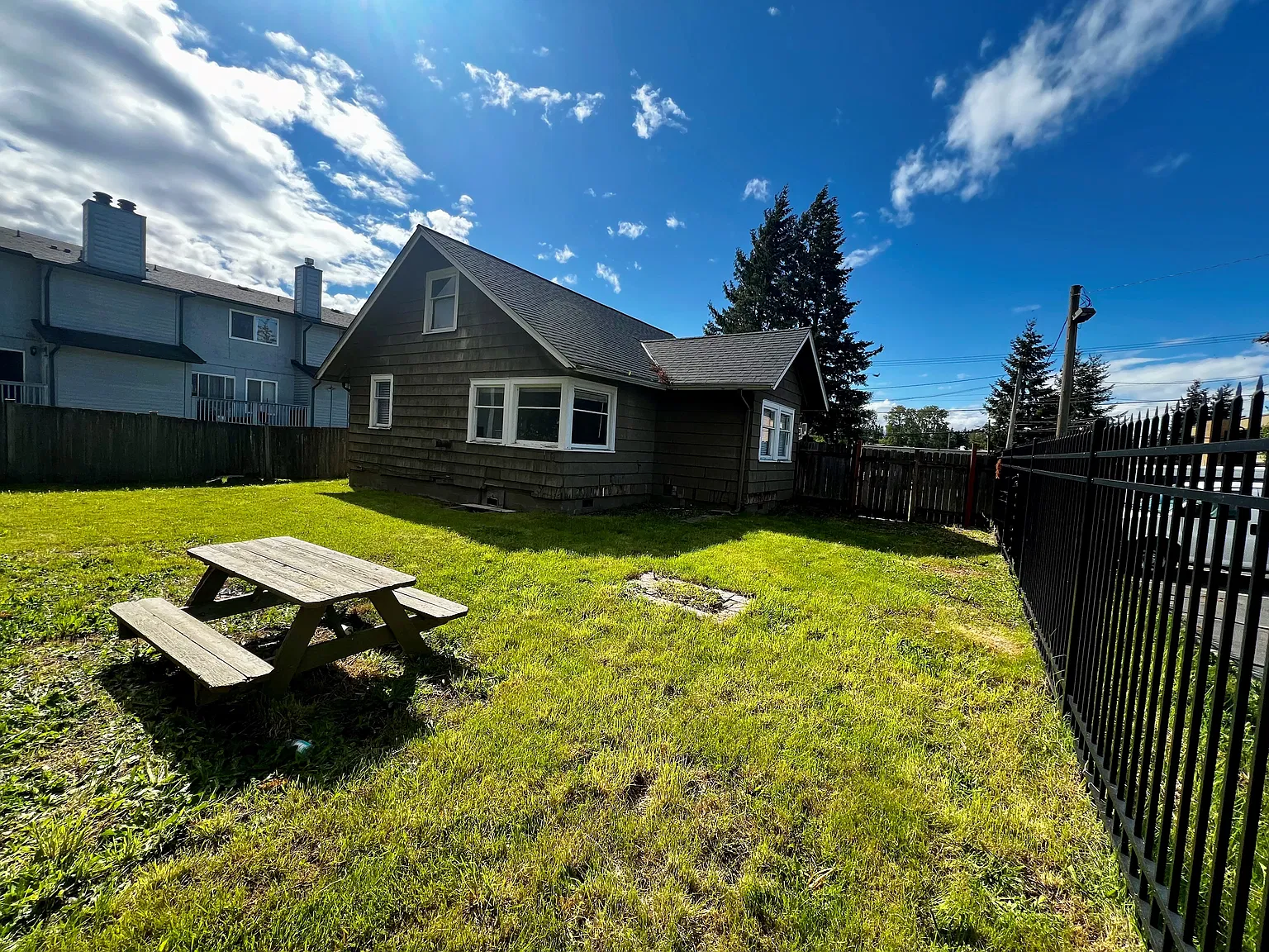 3 bed, 1500 sqft, $2,600 — Photo 2