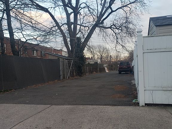4th image of 11629 171st St