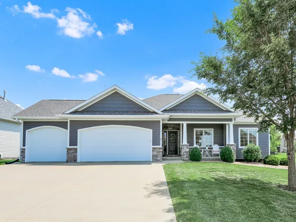 1007 Lakeview Dr, Pella, IA 50219