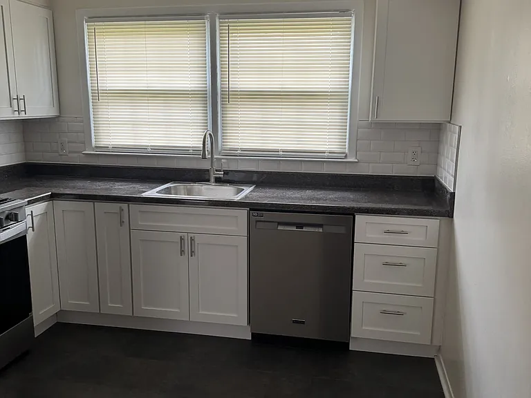 249 N Middletown Rd — Photo 28