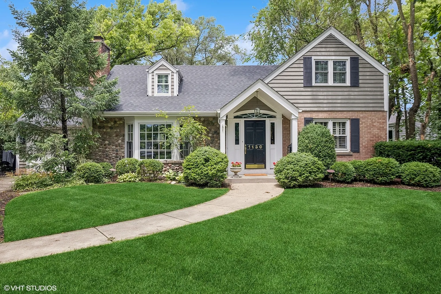 1130 Park Ln photo 1